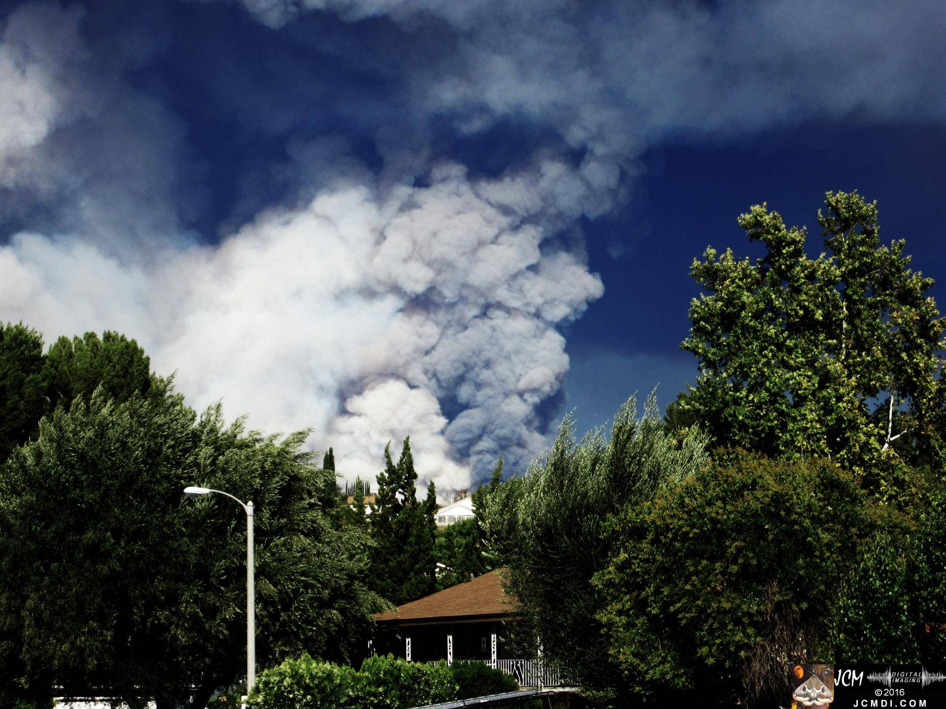 Sand fire amazing smoke plume (looks like volcano!) JCMDI.COM